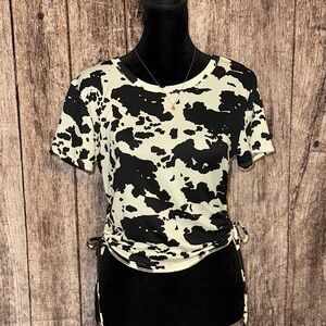 Cow print adjustabke crop top 🐄 🖤